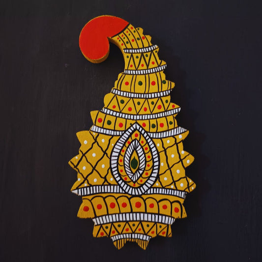 hand crafted cheriyal art essence on wooden paisley that brings quirky look on wall